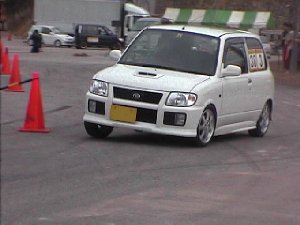 肳